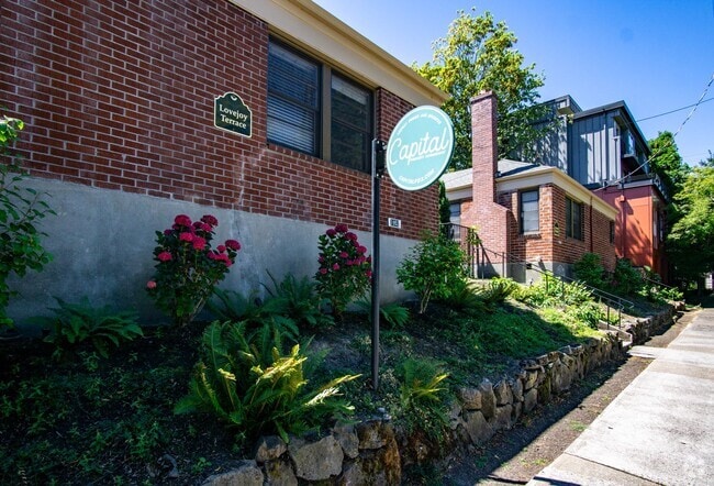 Building Photo - Charming NW 1-Bed Ready Late May! Unit 1952-3 Rental