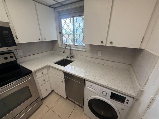 Building Photo - 1410 S Federal Hwy Unit 303 Rental