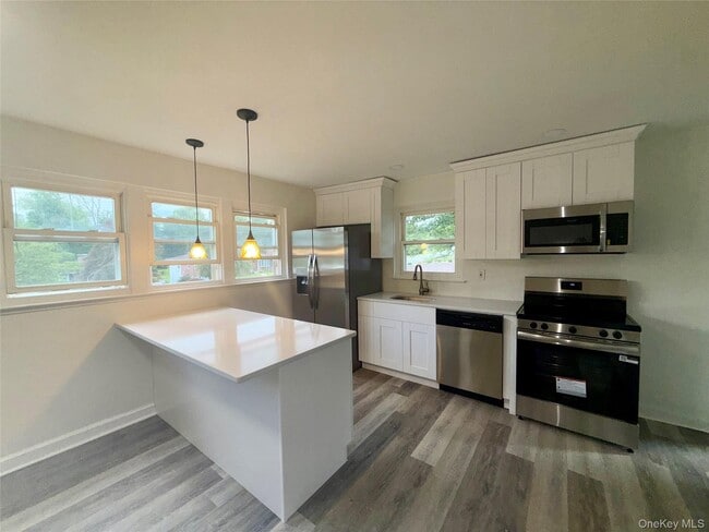 Building Photo - 11 Willow Ln