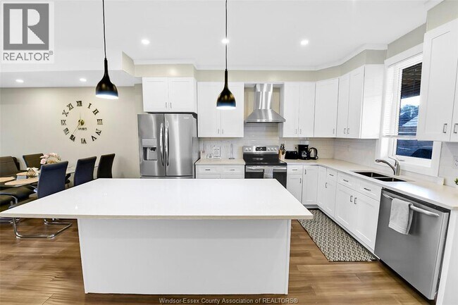 Photo - 955 Walker Rd