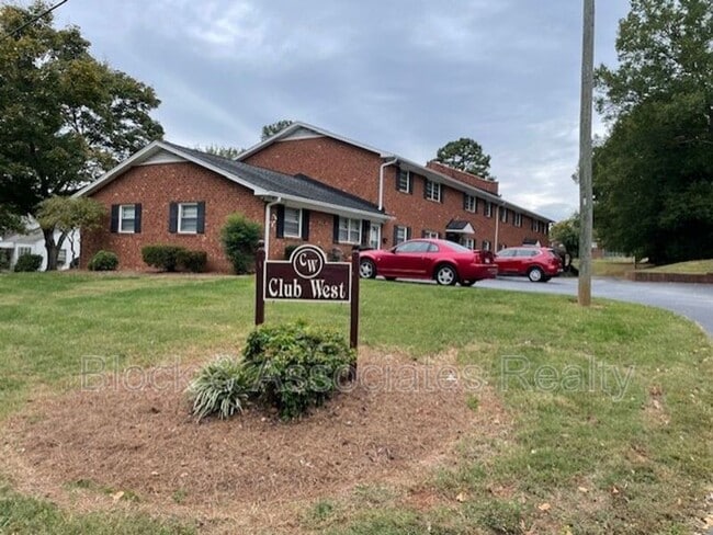 Photo - 110 Hedgecock Ave SW