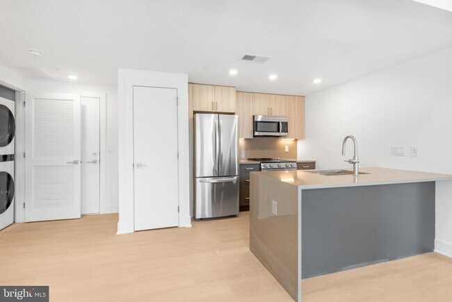 Photo - 2000 Dreer St Unit 405