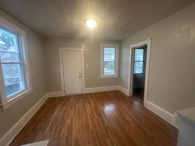 Photo - 2911 Saratoga Ave