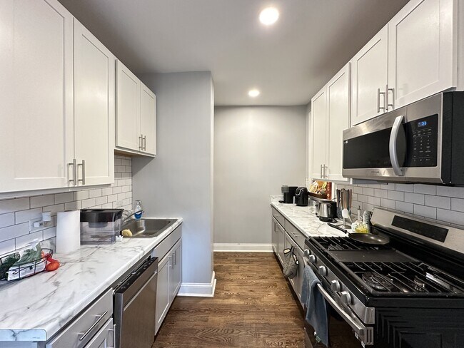 Photo - 6257 N Lakewood Ave Unit 2