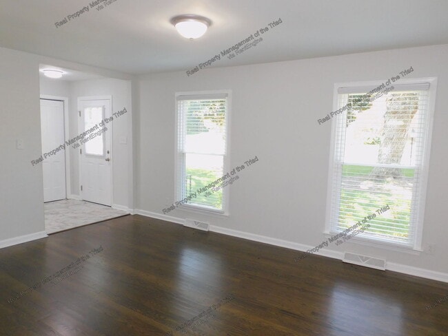 Photo - 2206 Dulaire Rd