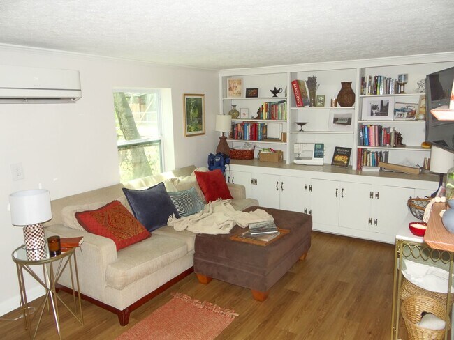 Photo - 1 bed / 1 bath rental in Seminole Heights