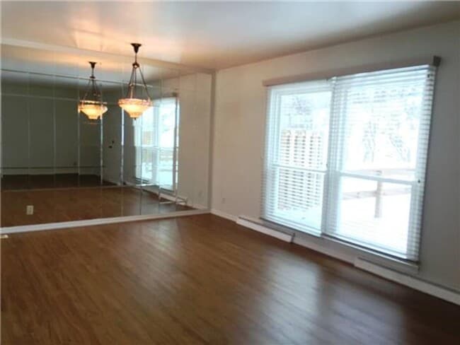 Photo - 119 Mitchell Cir