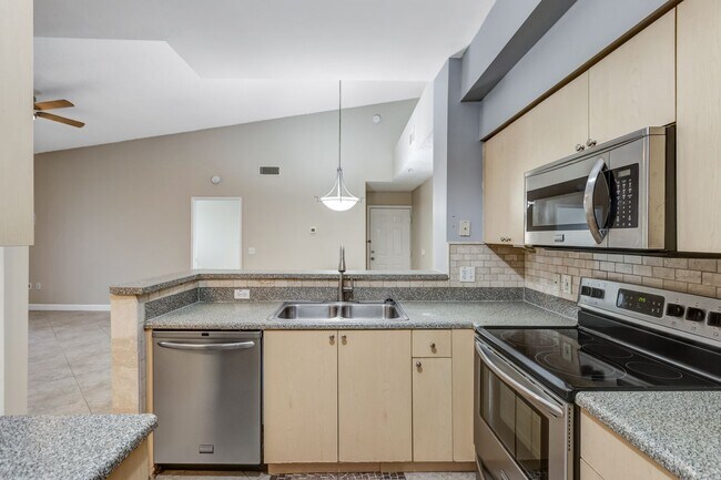 Photo - ** RESERVE AT NAPLES ** 3 BED / 2 BATH - TOP FLOOR CONDO - CENTRAL NAPLES - ANNUAL RENTAL