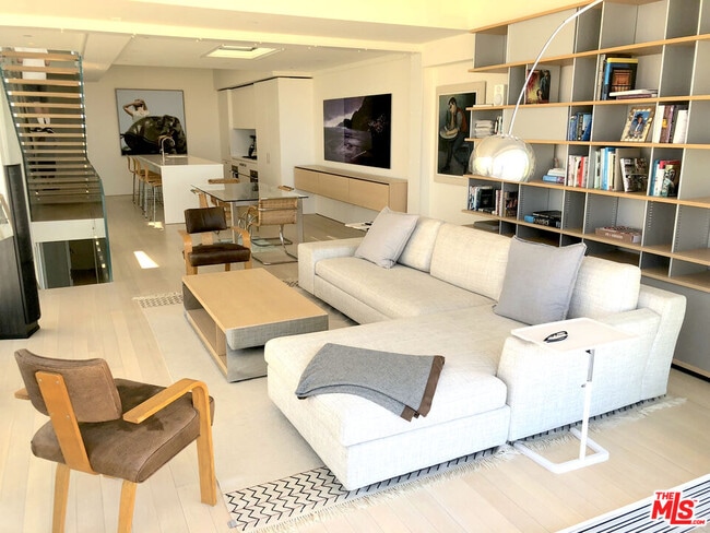 Photo - 1267 Palisades Beach Rd