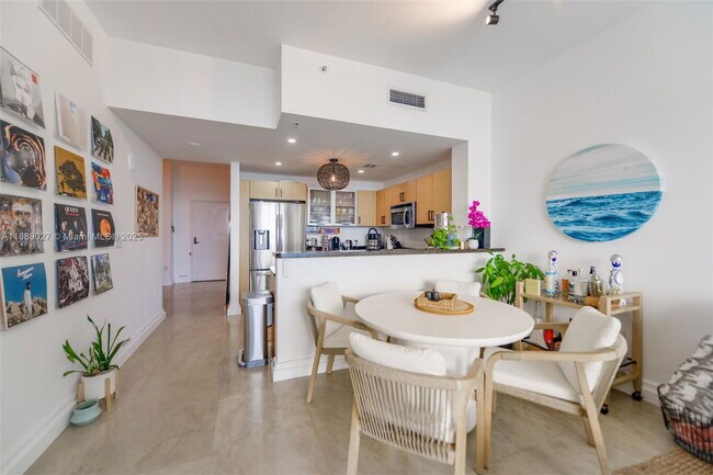 Photo - 725 NE 22nd St Unidad 8D