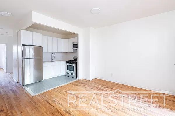 Bright & Modern 3BD/2BA Top-Floor Unit wit... - Bright & Modern 3BD/2BA Top-Floor Townhome Unit wit...