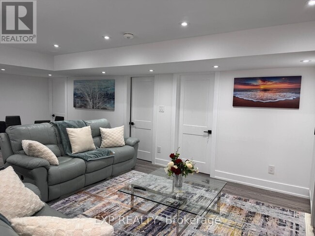 Photo - 1749 Finley Cres
