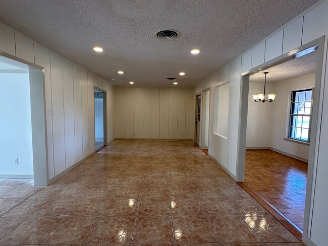 Photo - 502 Greenway Dr