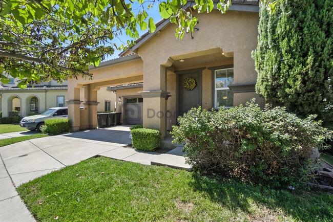 Photo - 252 Crescent Moon Dr