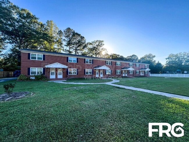 Photo - 111 W 15th St