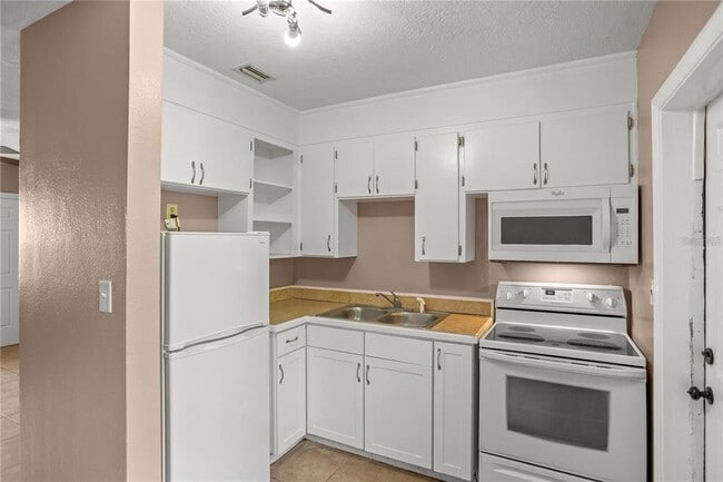 Photo - 2152 NE 3rd St
