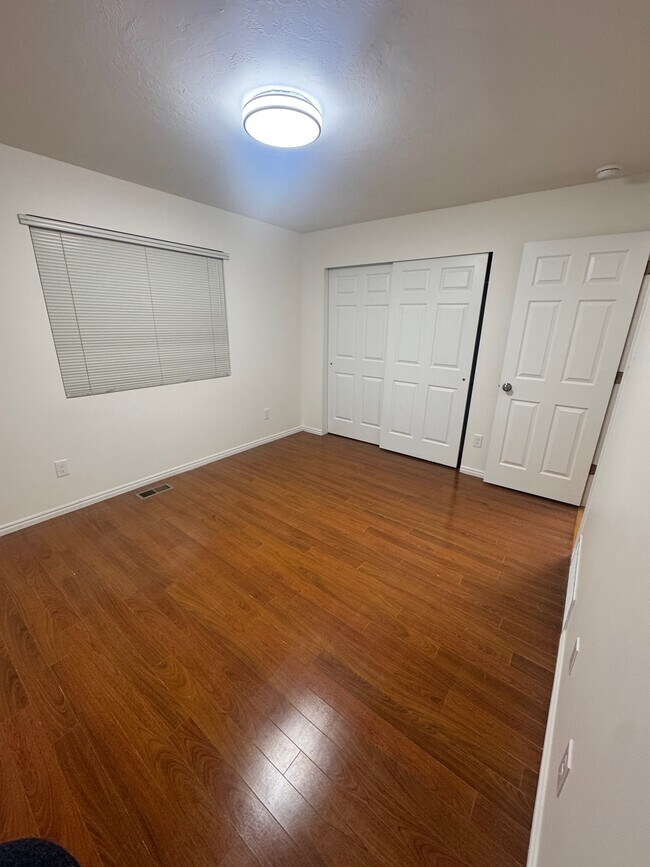 Photo - 917 Dorothea Way