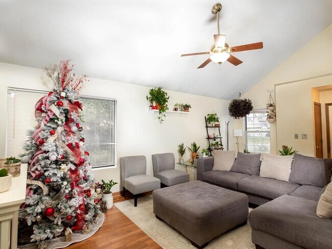 2120 Brittany Ct