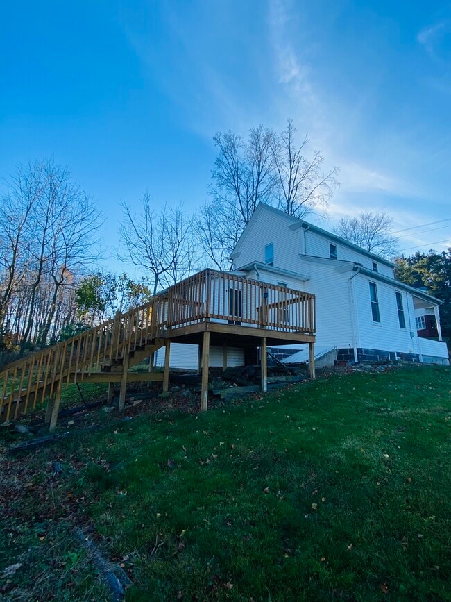 Photo - 140 Milan St S