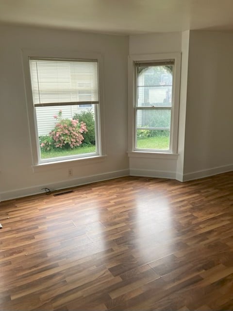 Building Photo - 865 W 5th St Rental