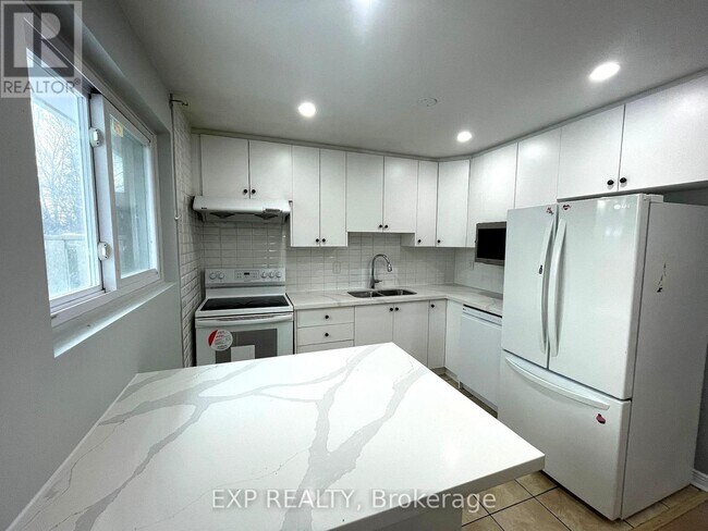 Photo - 184 Hollyberry Trail