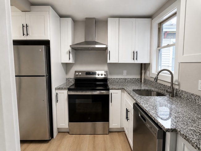 Building Photo - 8 Cheever Ct Unit 2