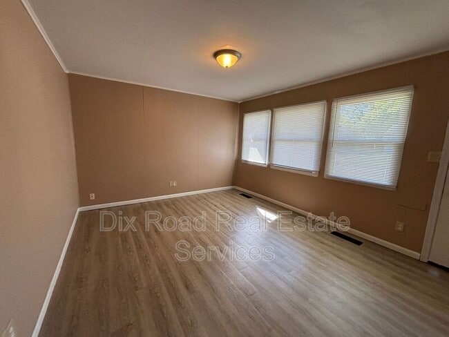 Photo - 1422 Honeybee Dr
