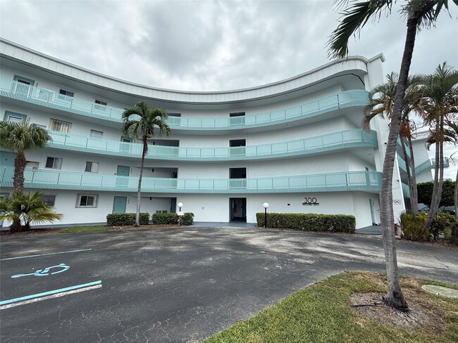 Building Photo - 300 Waterway Dr S Unit 209