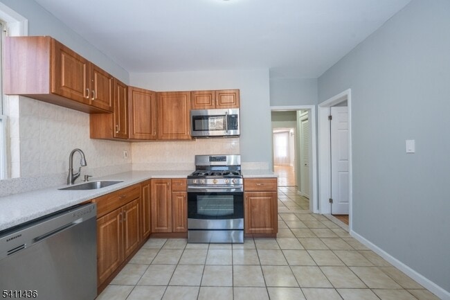 Photo - 24 Llewellyn Ave Unit 1