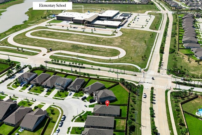 Building Photo - 2701 Meridian Spgs Dr