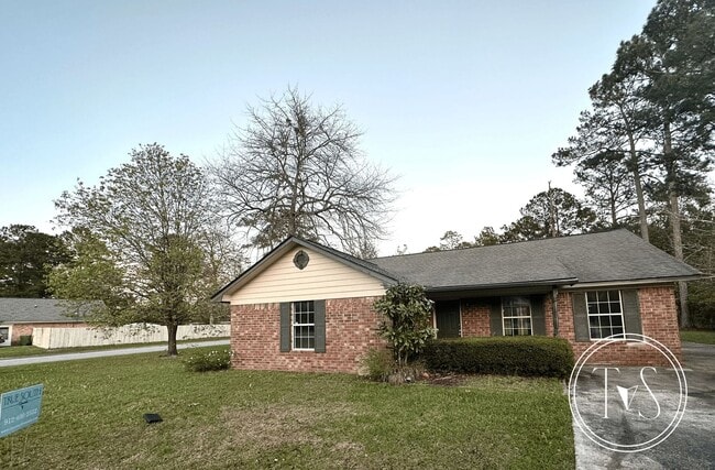 Photo - 730 Dover Ln