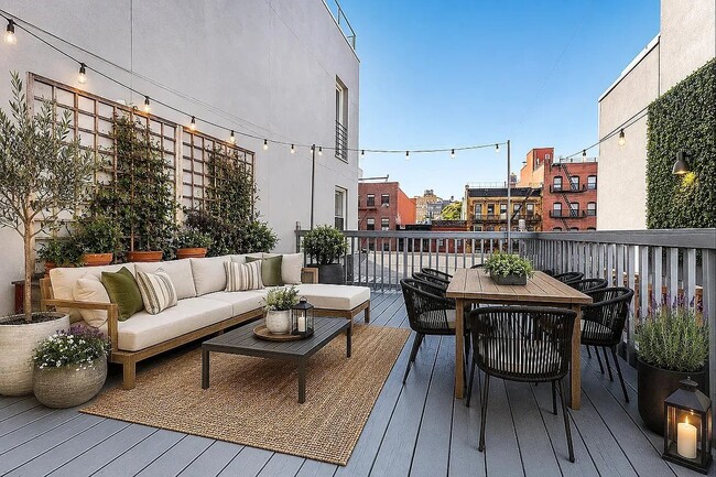 Building Photo - 261 Bowery