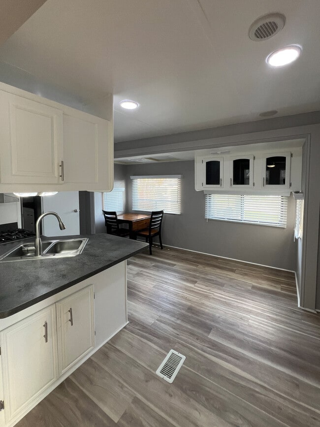 Photo - 6501 SE 55th St Unit Remodeled Mobile Home