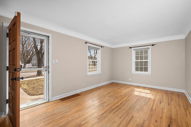 Sala de estar - 2820 Idaho Ave S