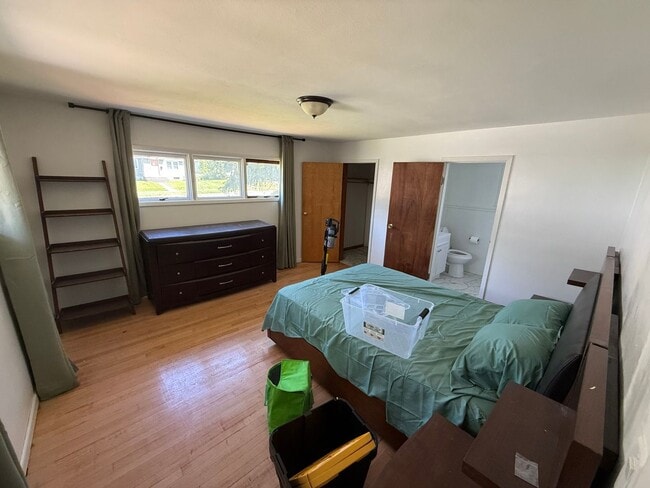 Photo - 234 Thurber St