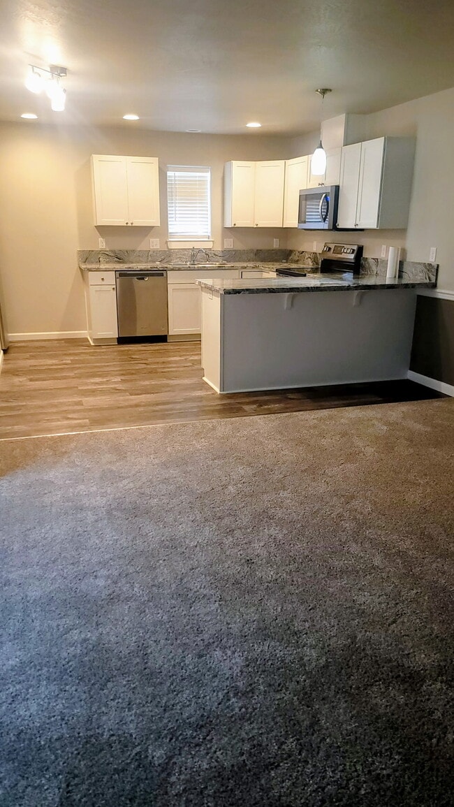 Photo - 7852 Jacqueline Way