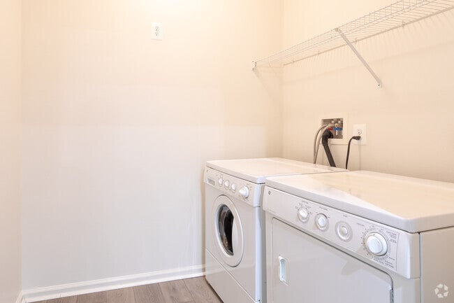 2BR, 2BA - 1,106 SF