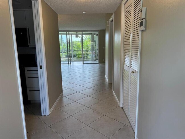 Photo - 3507 Oaks Way Unit 208