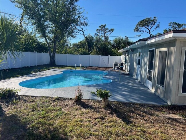 Photo - 6498 Amory St