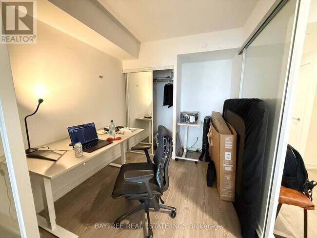 Photo - 19 Western Battery Rd Unité 3110