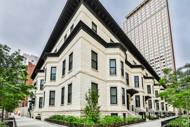 Building Photo - 832 N Clark St Rental