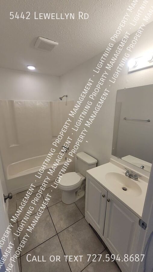 Photo - 5442 Lewellyn Rd