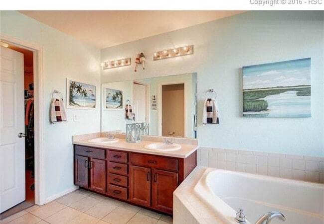 Master Bath, currently painted the same color as the the main living area. - 16637 Elk Valley Trail