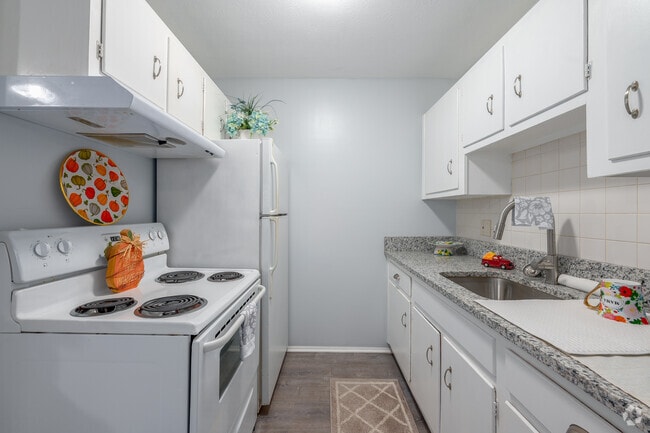 Unit 7 - 625SF - Kitchen