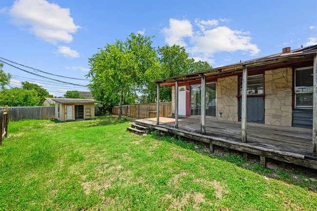 Photo - 202 Northcrest Cir