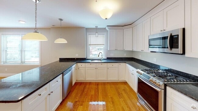 Building Photo - 45 Spring St Unit 6 Rental