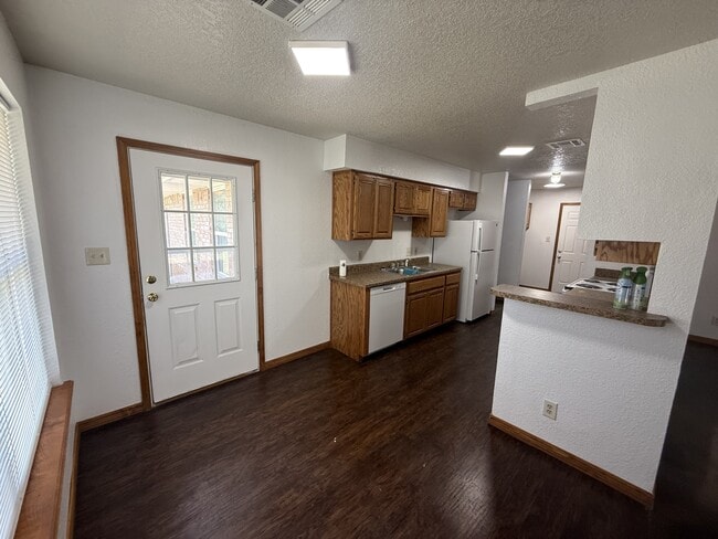 Photo - 3400 Colbert St