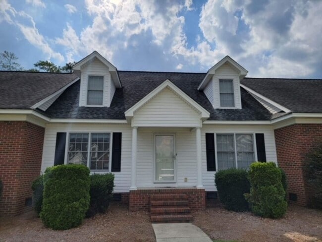 4-Bedroom Townhome in Amberdale - 4-Bedroom Townhome in Amberdale