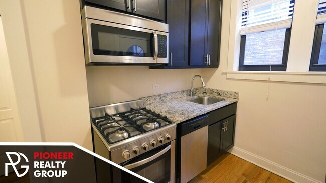 Photo - 4034 N Ashland Ave Unit 4038.5-W2
