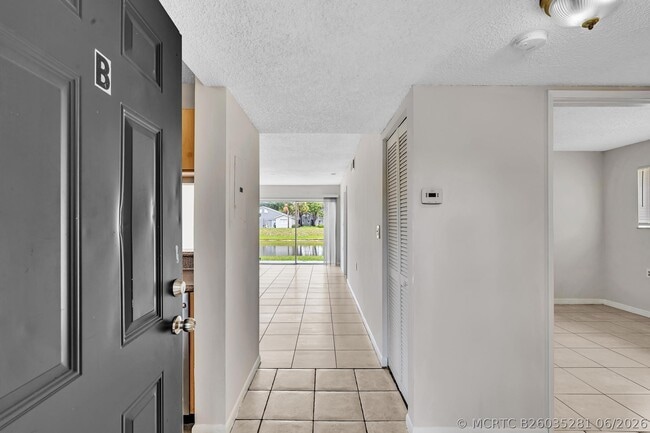 Photo - 1020 Lake Victoria Dr